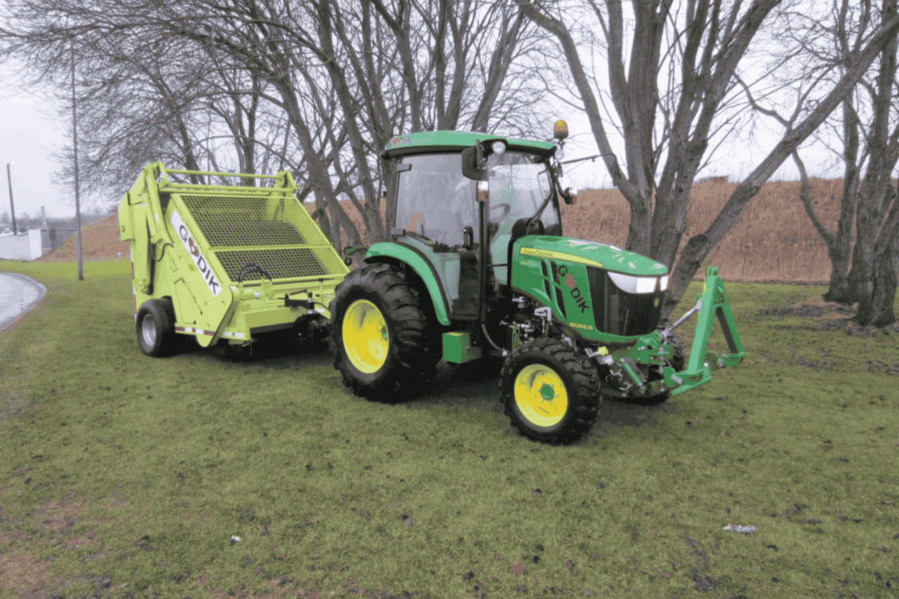 Traktor med avfallskvarn