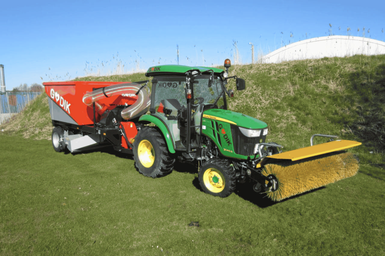 Avfallssamlare med traktor,